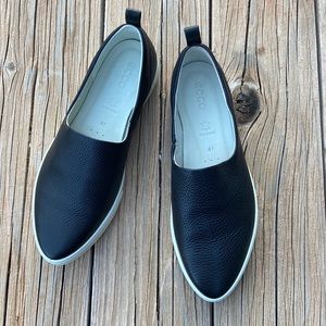 Pointed toe flats